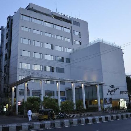 Hotel Manorama Vijayawāda Esterno foto