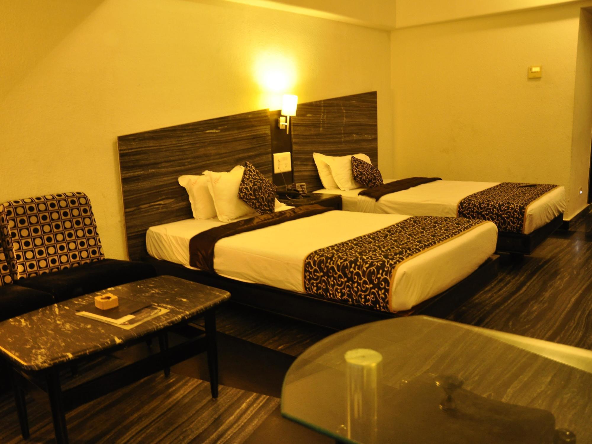 Hotel Manorama Vijayawāda Esterno foto