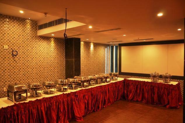 Hotel Manorama Vijayawāda Esterno foto